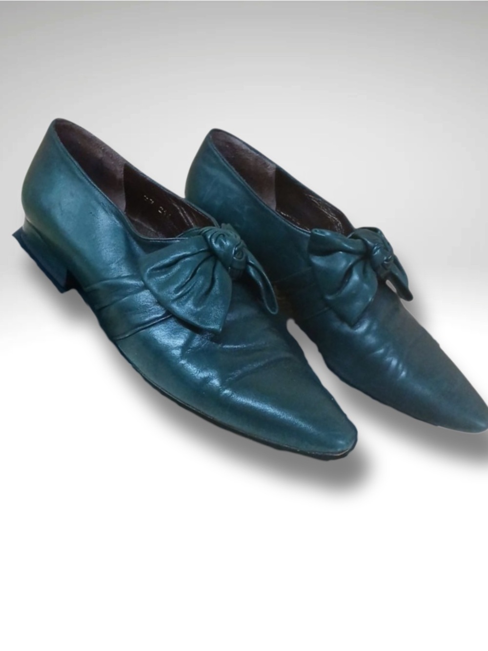 VTG Leather Green Pine Pointed Toe Slip on Edwardian Inspired Low Heel Bow Shoes